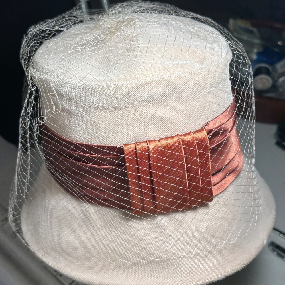 VTG Bucket Hat Cream Union Made Birdcage Veil Copper Satin Ribbon Band - Picture 4 of 15